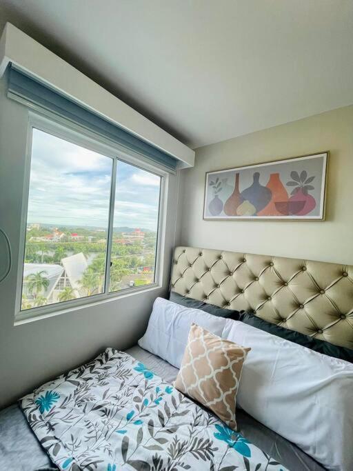 Spacious 2 Bedroom 42Sqm Condo Unit ايلويلو المظهر الخارجي الصورة